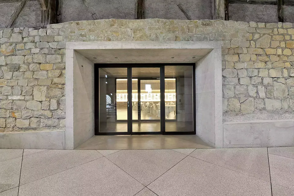 Passage entre la partie vieille et nouvelle