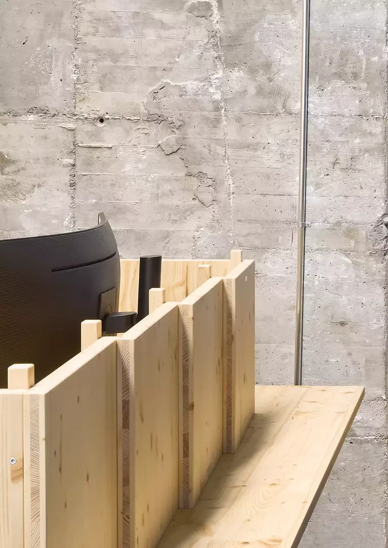 Detail Arbeitsplatz — Holz