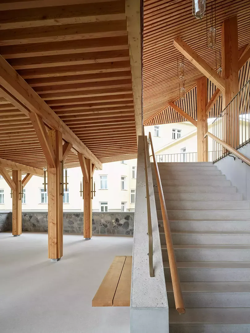 Treppen zum Kircheneingang