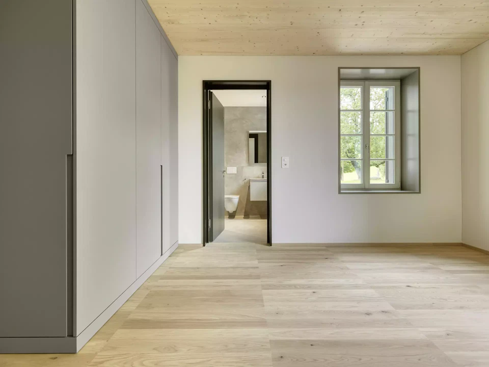 Zimmer Blickrichtung Bad