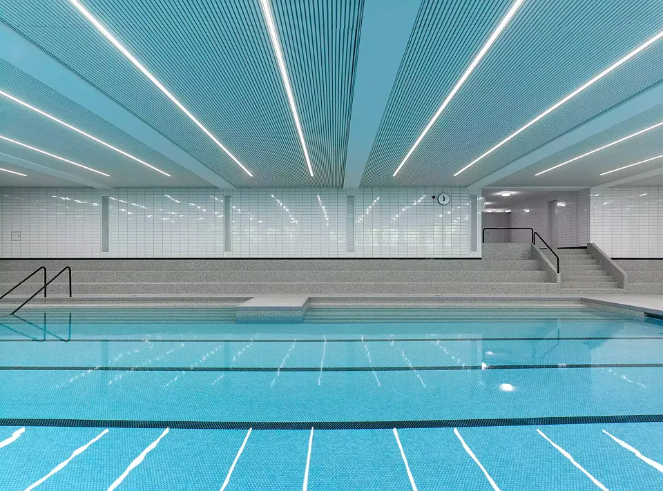 Schwimmhalle