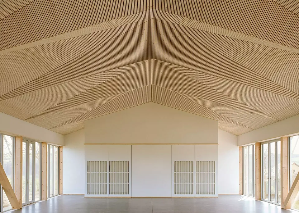 Grande salle : ouverture transversale et fond de scène