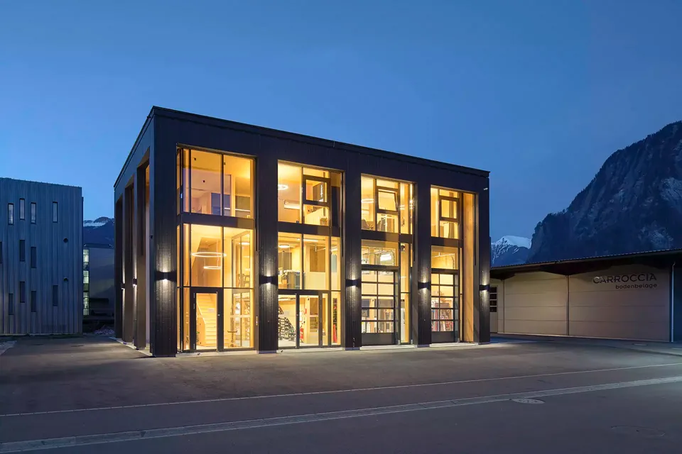 Südfassade bei Nacht
