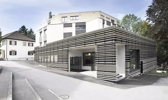 Blick auf den Haupteingang