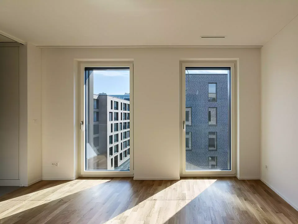Haus A: Zimmer mit Ausblick auf gegenüberliegende Häuser