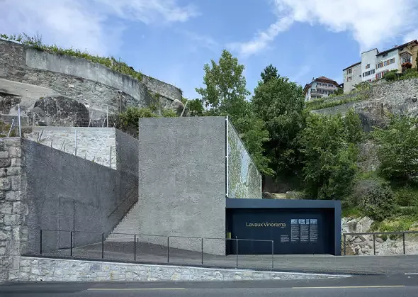 Façade d'accès route Suisse