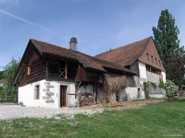 Façade sur le lac