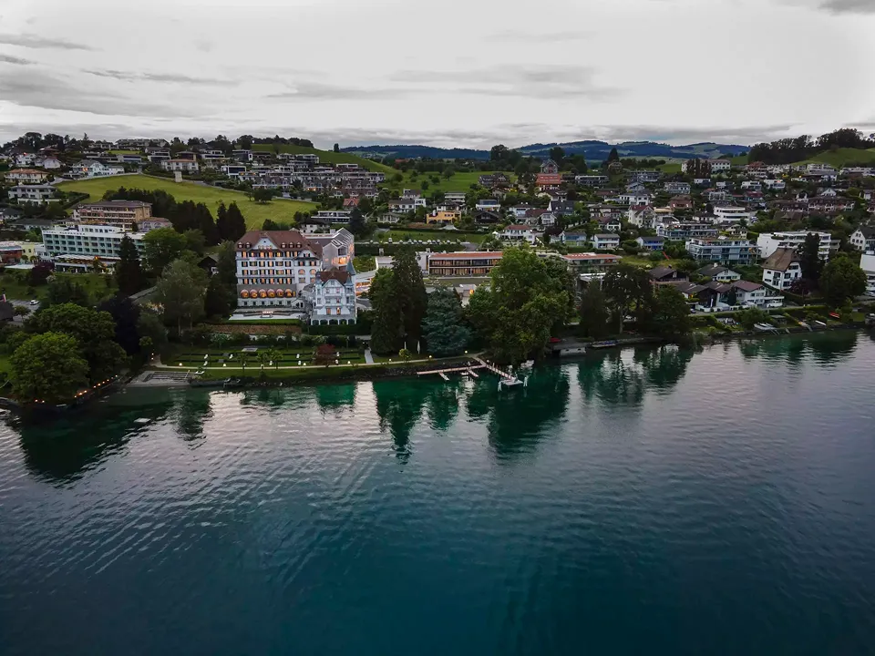 Vista aera dal lago