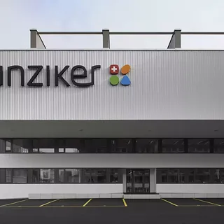 Anbau Garderoben- und Lagergebäude mit Produktion