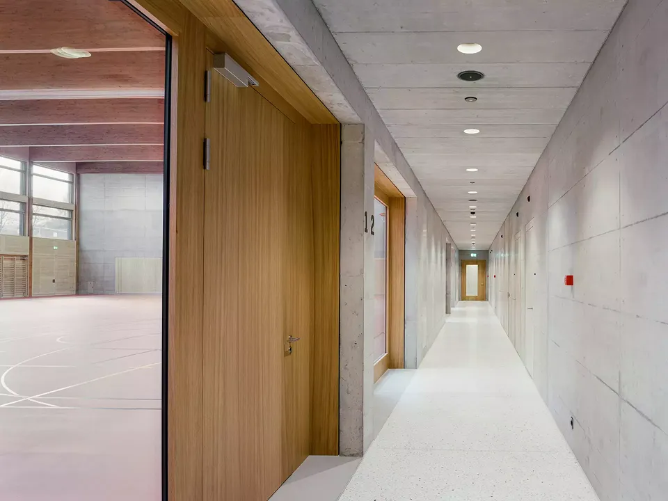 Erschliessungsraum Garderobe und Sporthalle