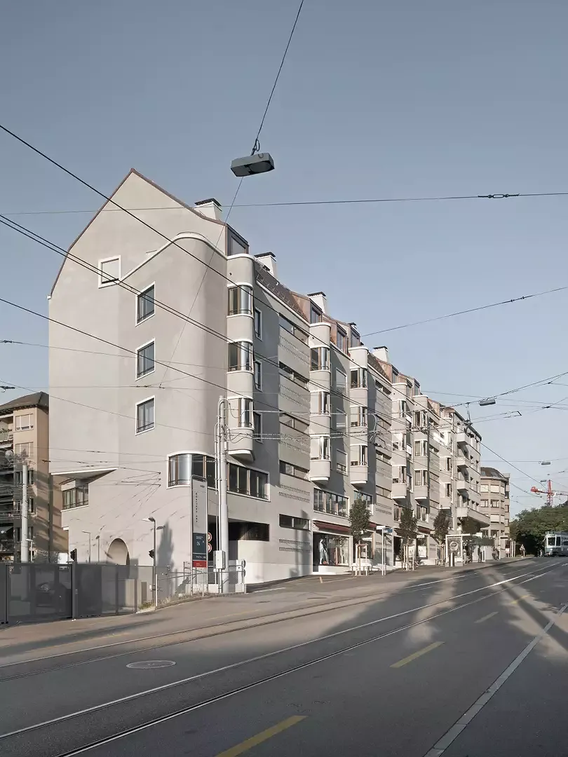 Strassenfassade und Ostfassade