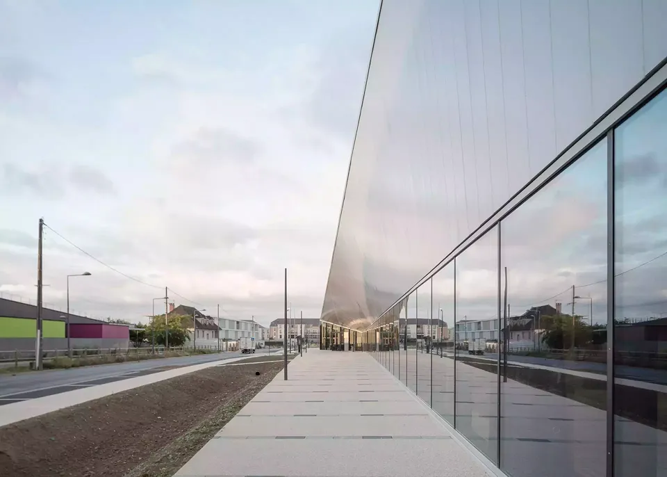 Fassade Sportzentrum Gilles Boutantin
