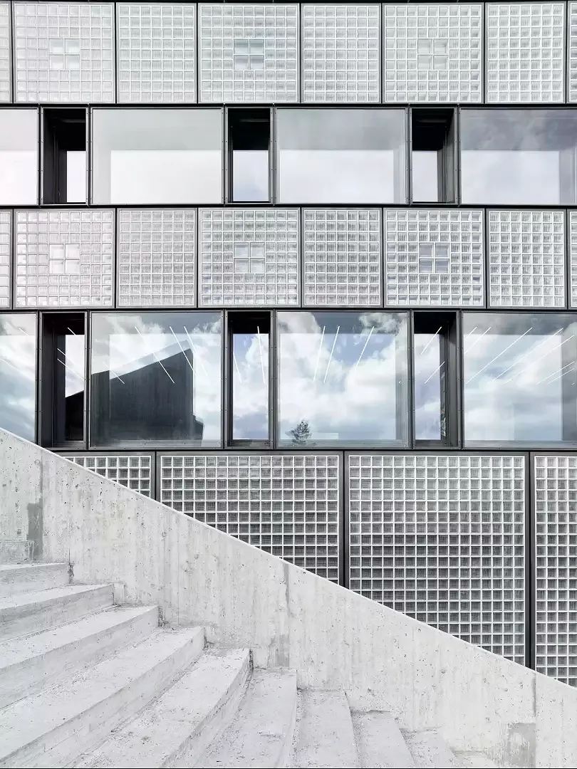 Fassade mit Aussentreppe