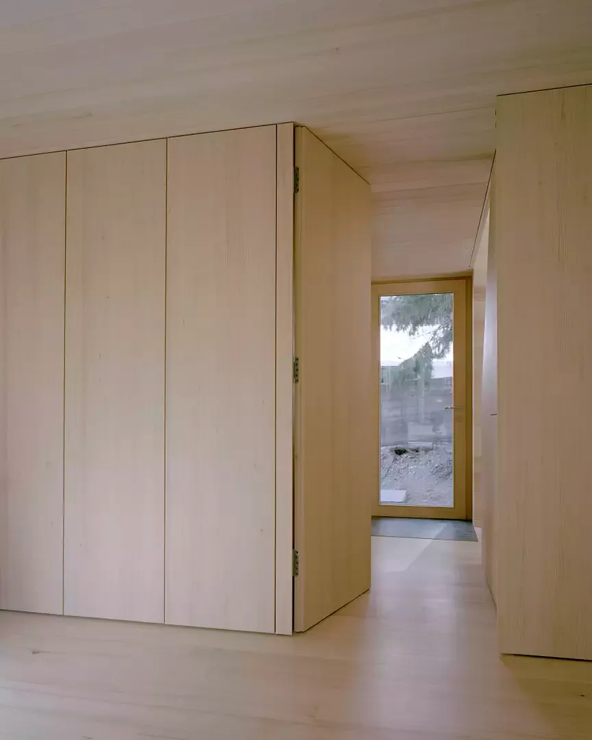 Portes et armoires en orme naturel