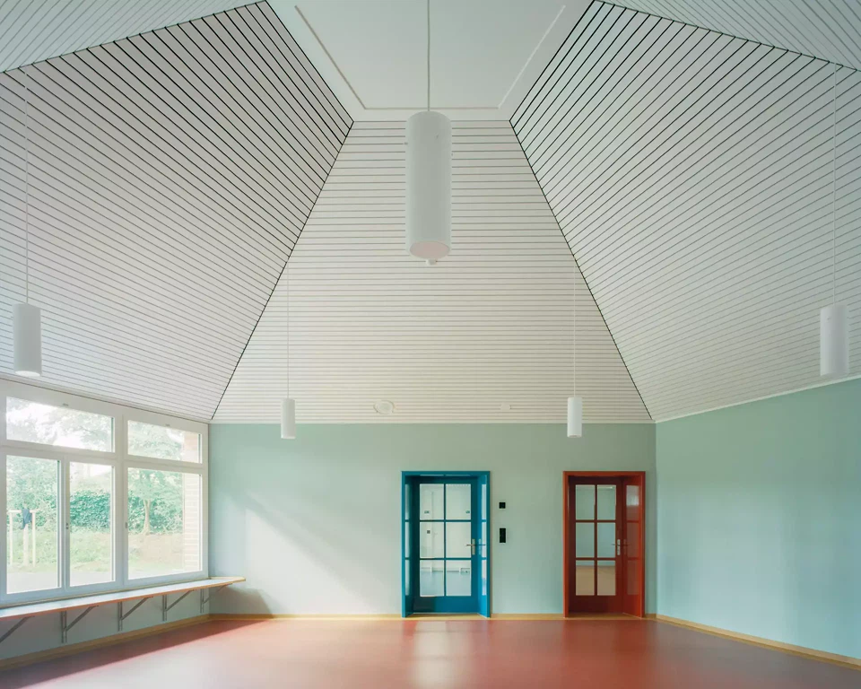 Des couleurs gaies caractérisent l'atmosphère à l'intérieur