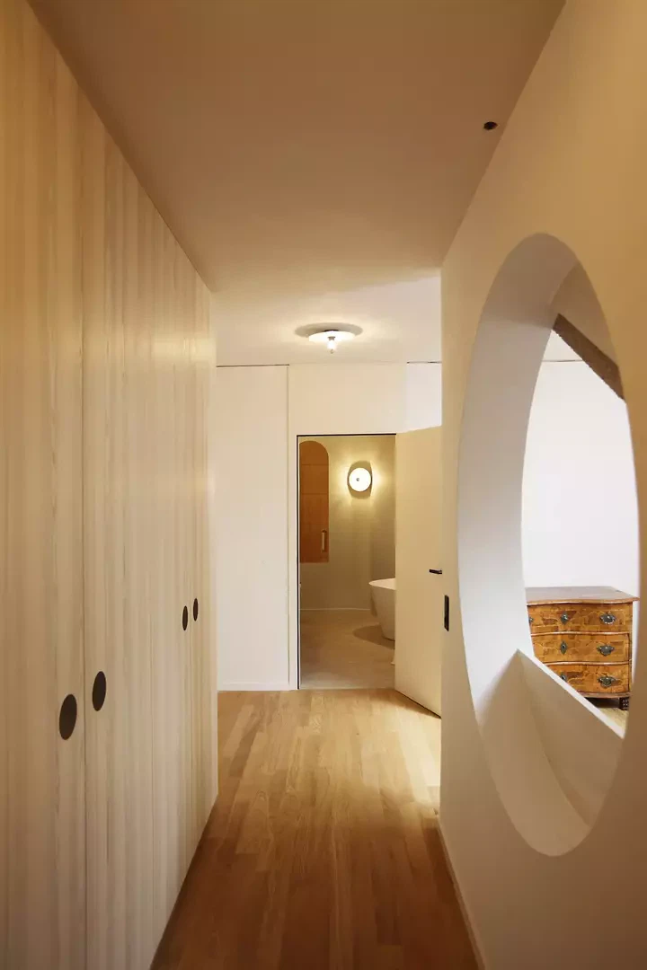 Corridor enduite en argile