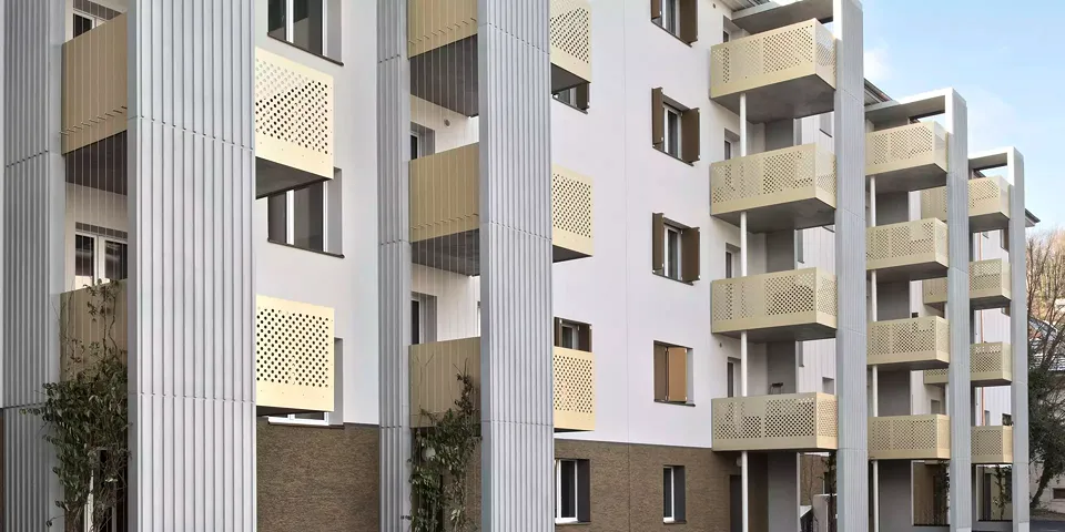 Ostseite, Balkontürme