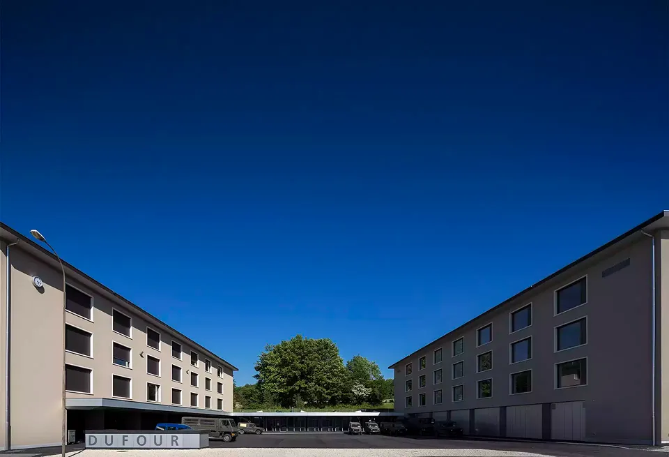 Extérieur caserne