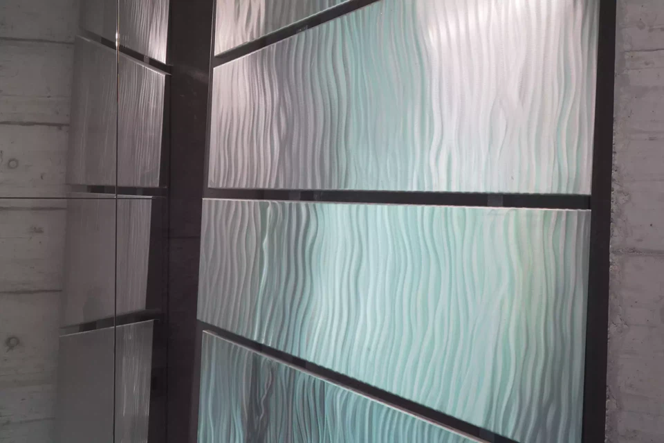 Détail de la paroi en acier inoxydable