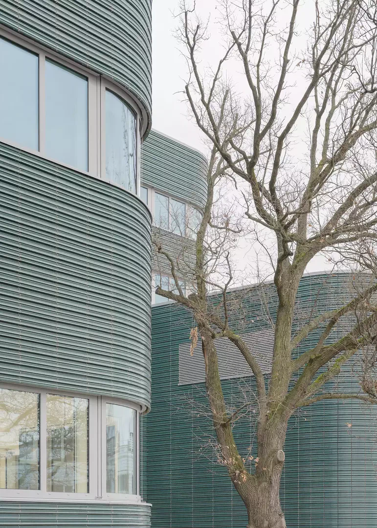 Detailaufnahme drei gestaffelte Baukörper