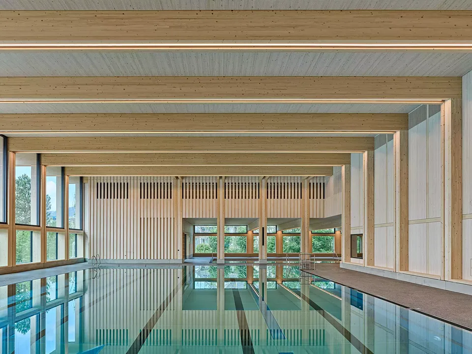 Schwimmhalle mit 25-Meter-Becken-B