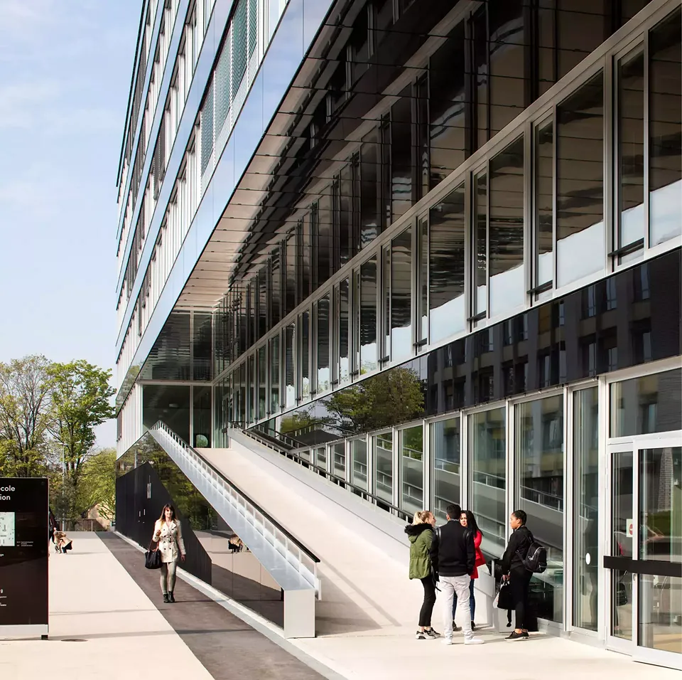 Eingangsrampe Haute école de gestion