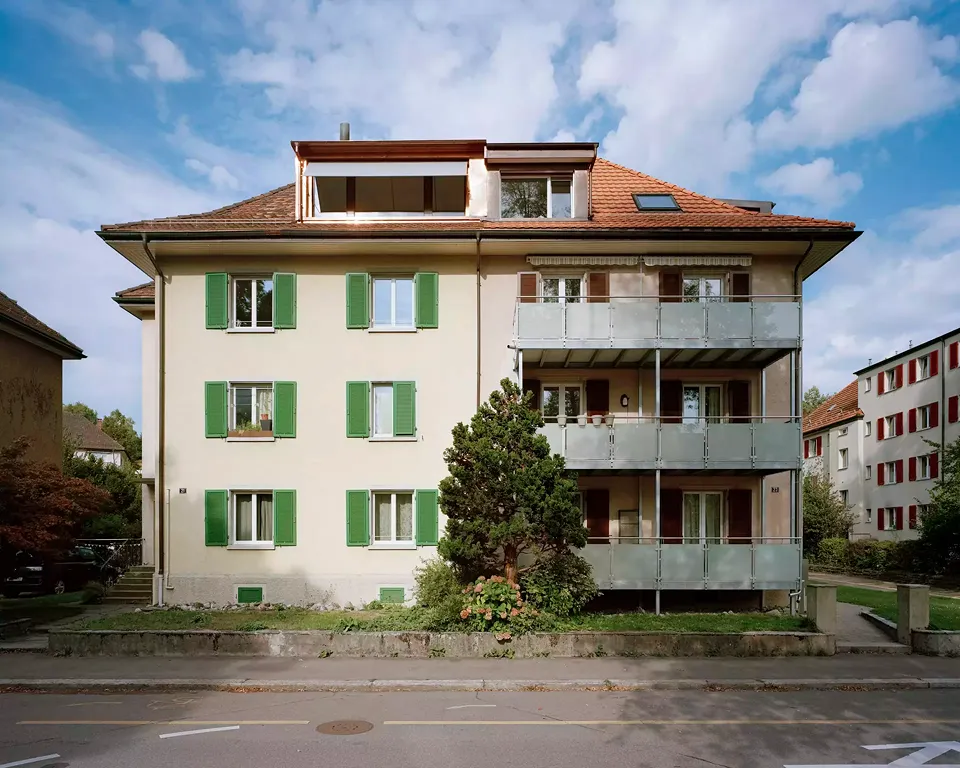 Aussenansicht von der Seidenstrasse her