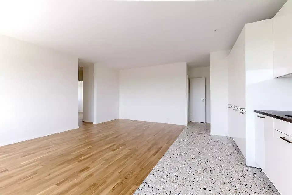 Vue du salon et de la cuisine depuis la fenêtre