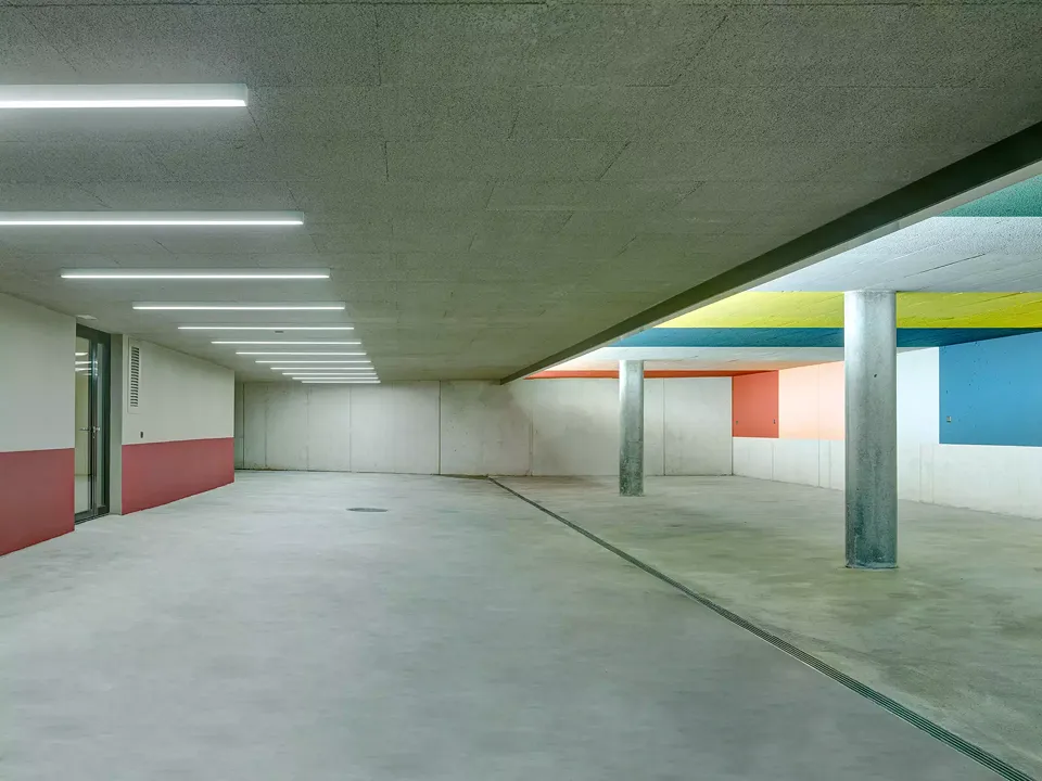 Eintritt in Einstellhalle