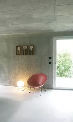 Schlafbereich mit Türe in den Garten