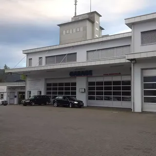 Autoverkaufsplatz; Hagelschutz-Dach