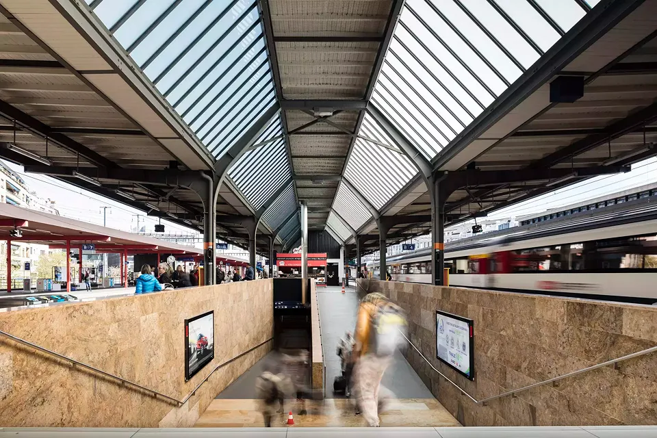 Zugang zu den Bahnsteigen