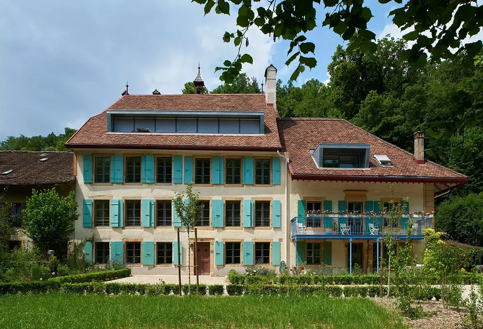 Vue extérieure du bâtiment historique rénové selon Minergie-Eco