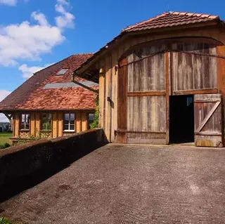 Einbau zweier Wohnungen in den schützenswerten Grossacherhof