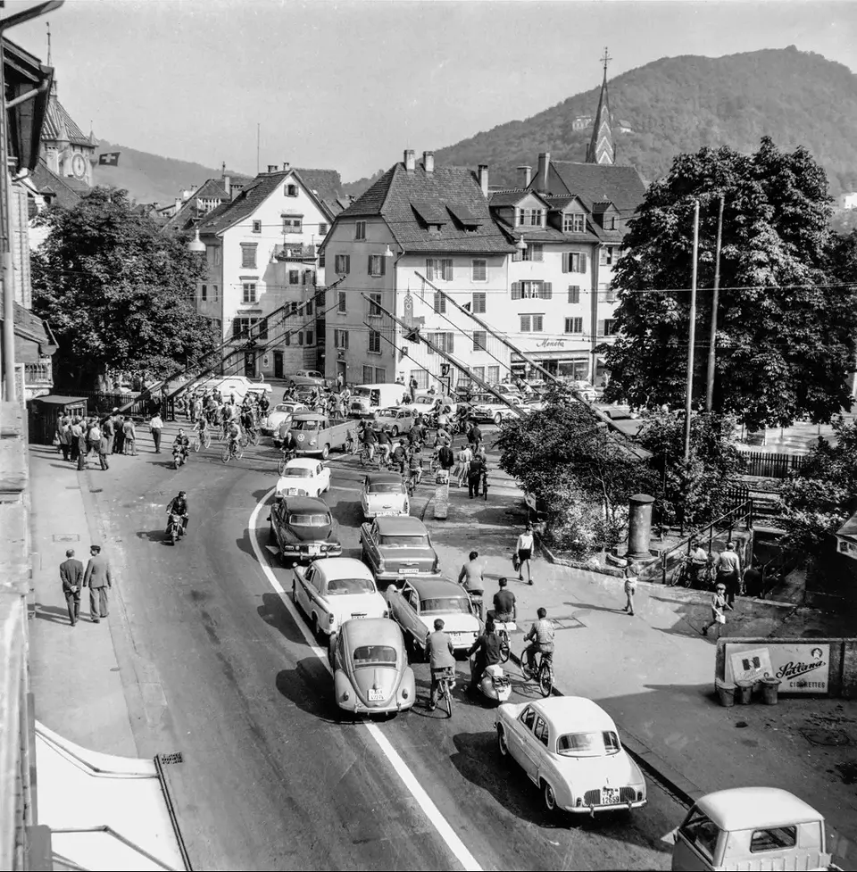 Schulhausplatz zirka 1960: Vorstadt / Mellingerstrasse, Falkenbarriere