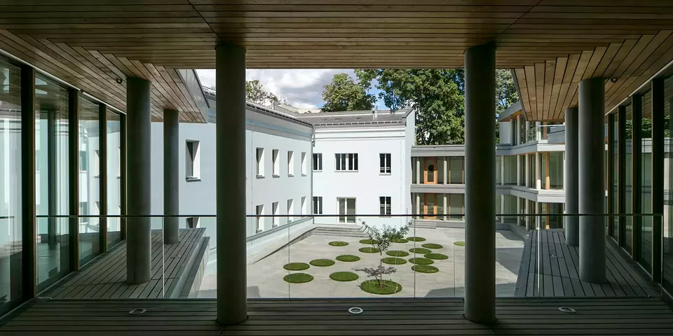 Ambassade de Moscou, Cour intérieure