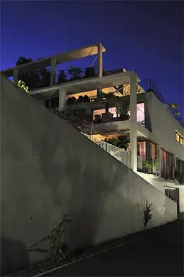 Lebendiges Lichtspiel in der Nacht