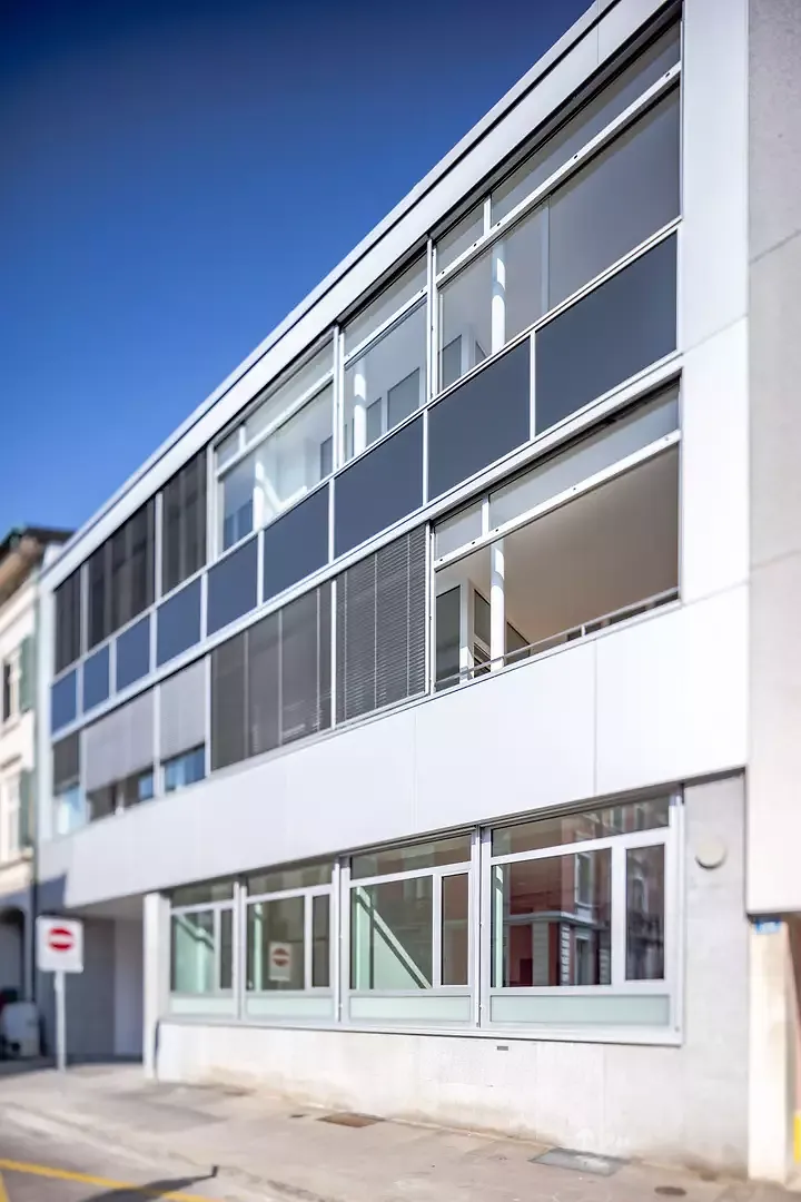 Fassade zur Strasse
