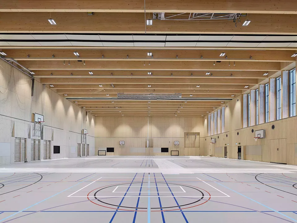 Hall de gymnastique - situation triple