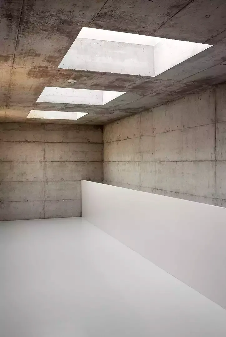 Cage d'escalier avec lanterneau