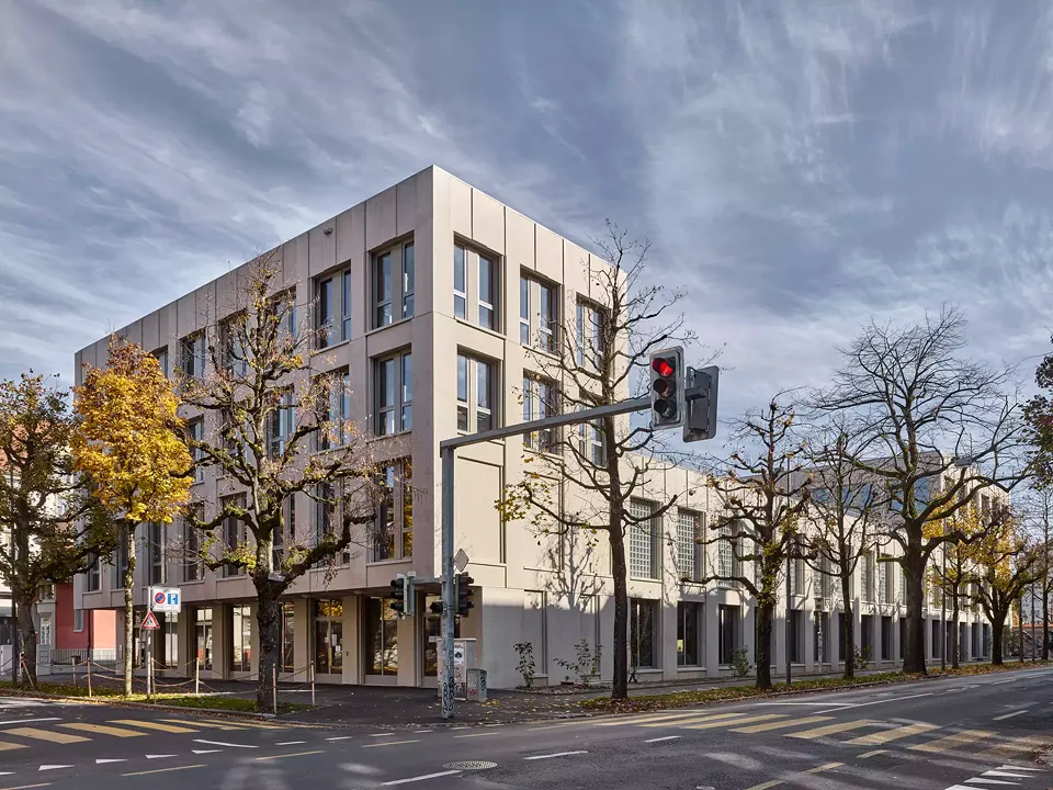 Anbau West mit Zugang zur Turnhalle
