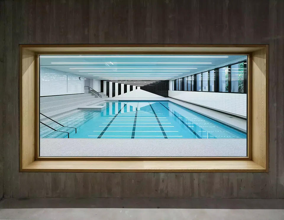 Besucherraum Ansicht Schwimmhalle