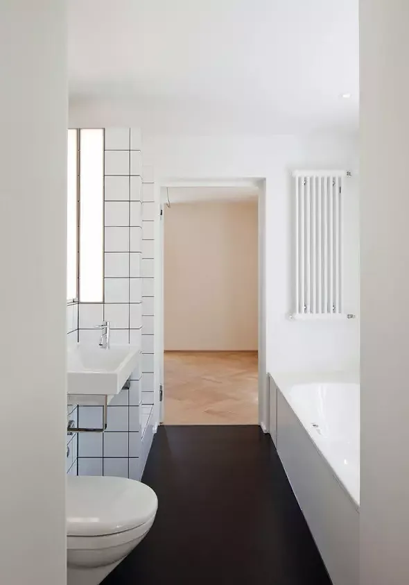 Bad mit Zugang der beiden Schlafzimmer