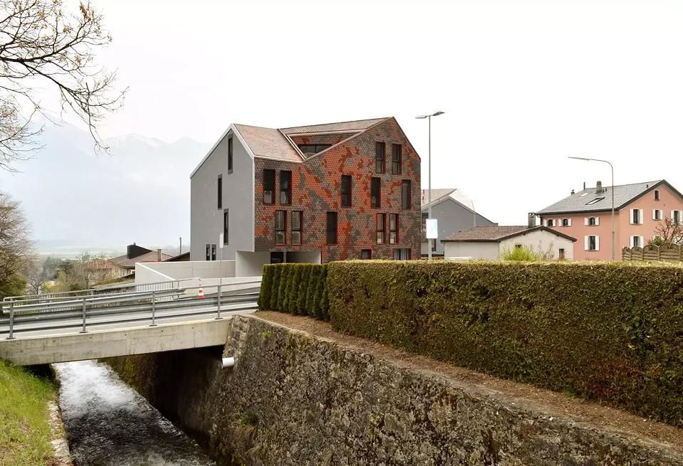 Sampan_volume_Avenue_du_Fossau