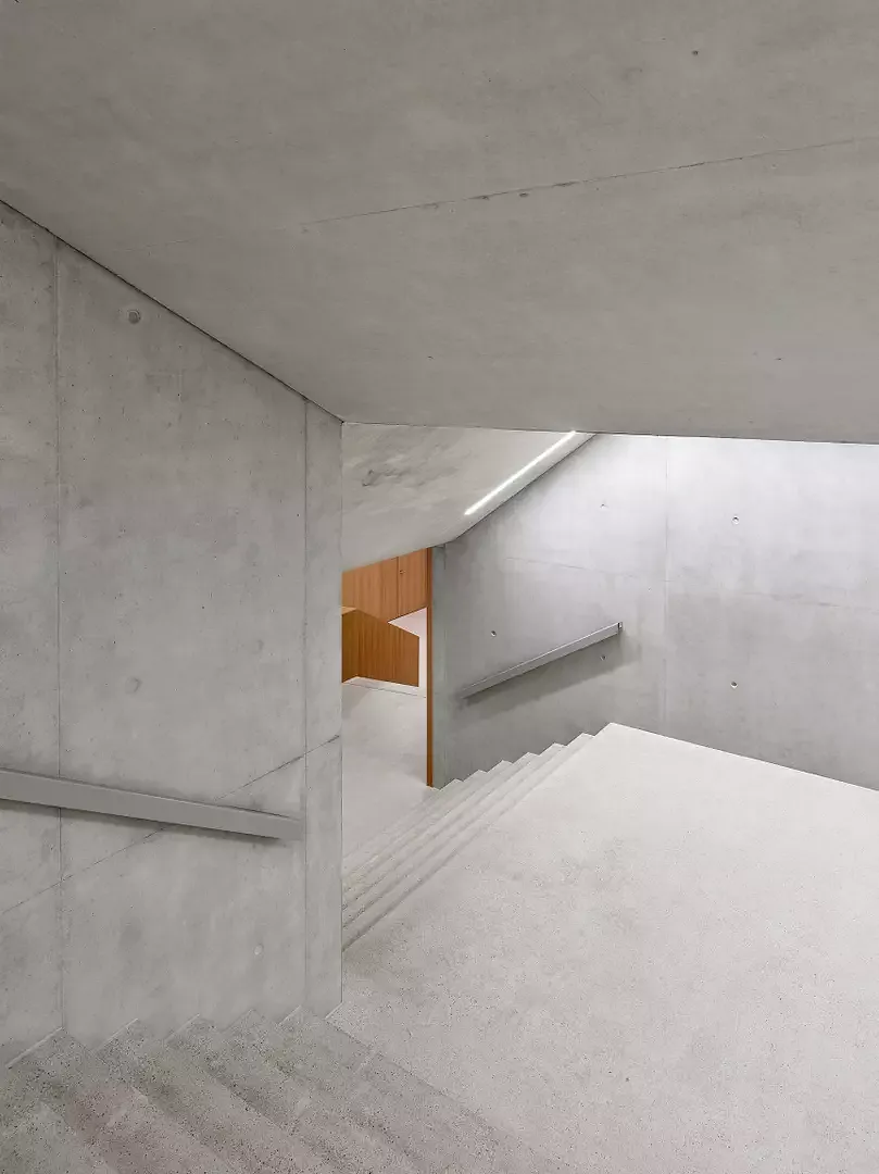 Cage d'escalier du bâtiment neuf.