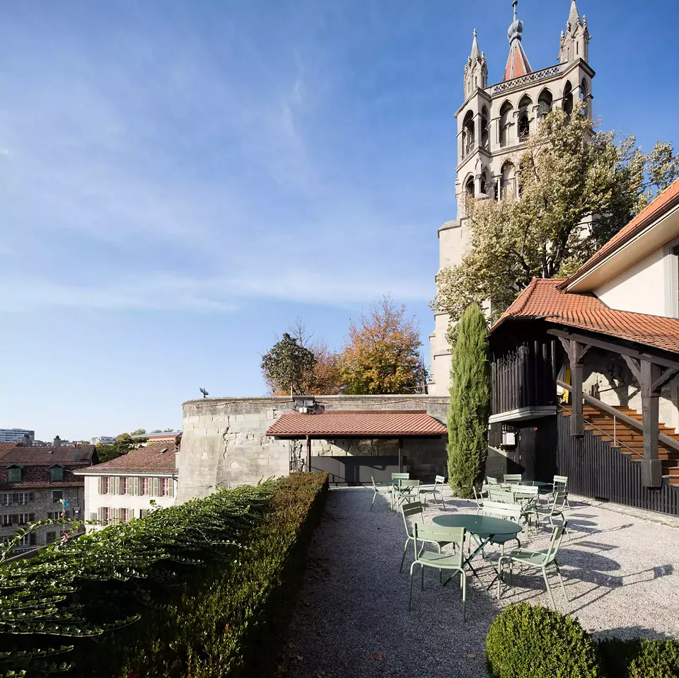 MHL jardin du musée et vue sur la cathédrale