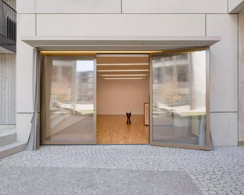 Salle polyvalente sur cour