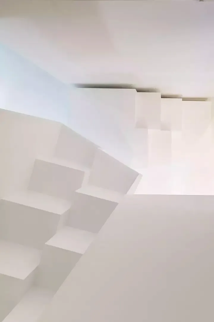Steiltreppe zur Galerie