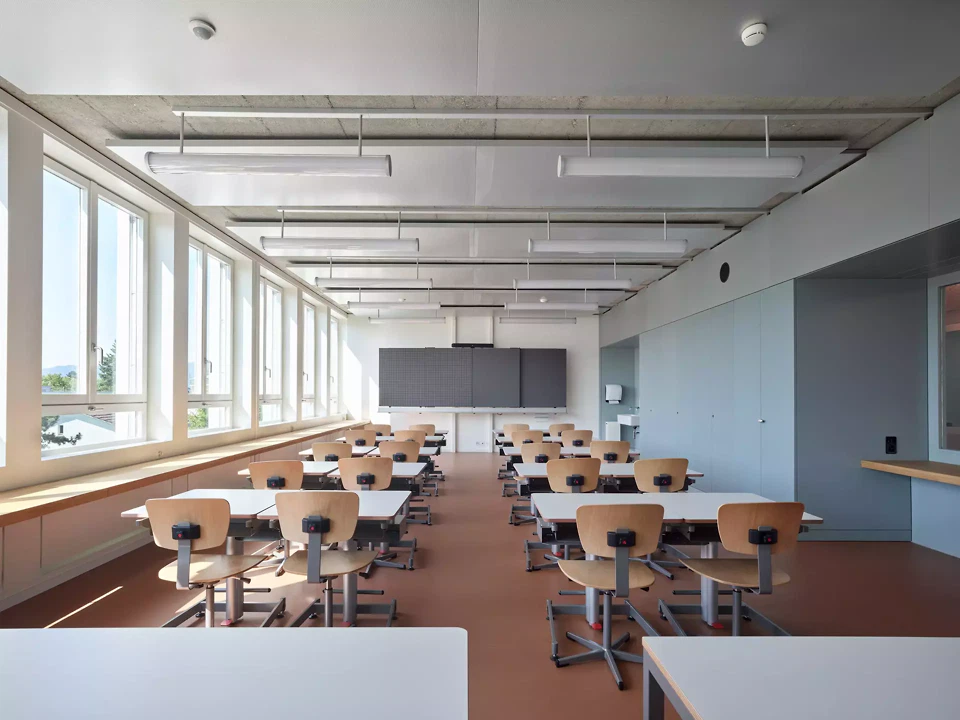 Salles de classe dans l'aile 6 de la tour