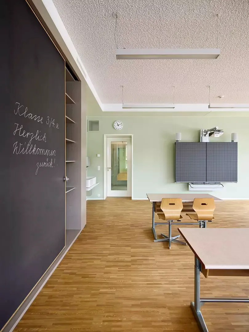 Klassenzimmer_Schrank